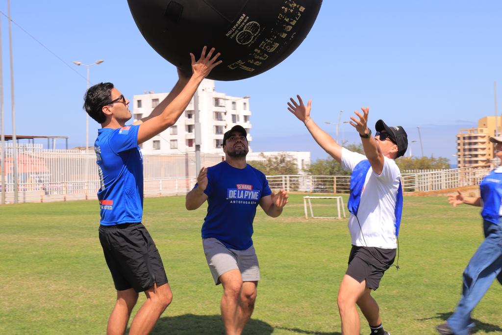 SEMANA DE LA PYME CIERRA EN ANTOFAGASTA CON CERCA DE 20 ACTIVIDADES Y RECONOCIMIENTO A LYH FITNESS Emprendedores galardonados durante el cierre de la Semana de la Pyme 2026 en Antofagasta