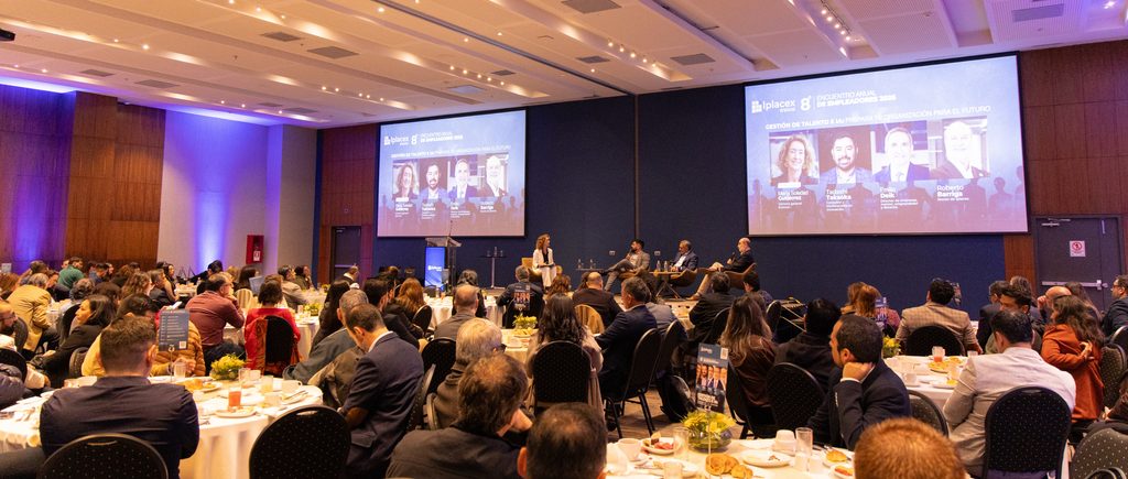 SUBSECRETARIO DEL TRABAJO DESTACA QUE LA IA MULTIPLICA EL TALENTO EN CHILE EN LUGAR DE REEMPLAZARLO Subsecretario del Trabajo hablando sobre inteligencia artificial y empleo en Chile