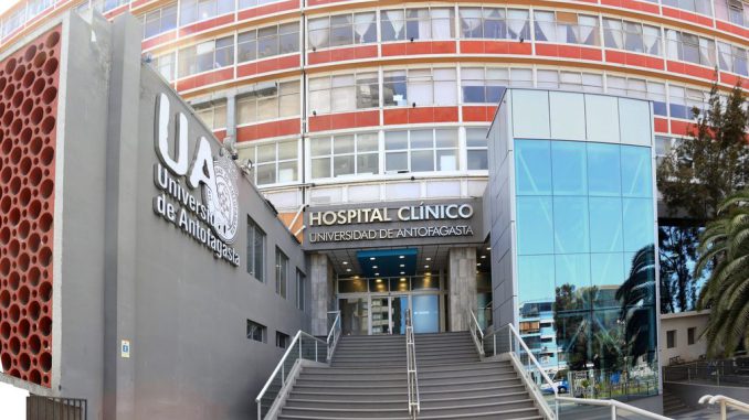 Medico especialista cursando estudios en Santiago gracias a beca del Gobierno Regional de Antofagasta y la UA