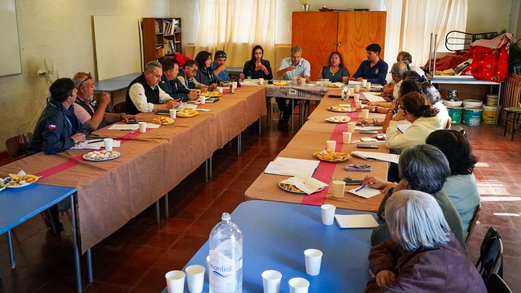 Alcalde de Antofagasta Sacha Razmilic reunido con vecinos de Villa Florida